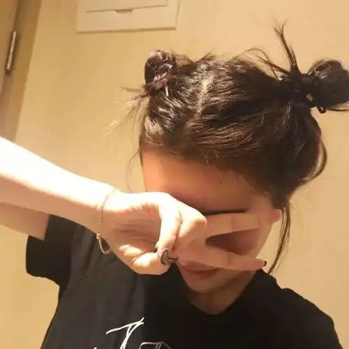 一组很特别的挡脸头像,为你准备好了
