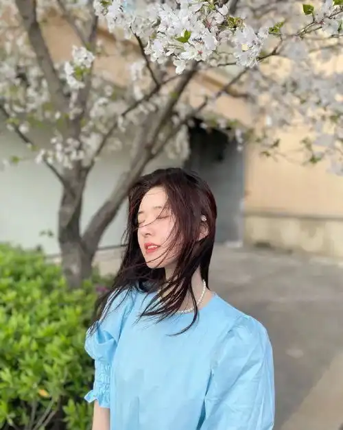 今夏火了的初恋裙,半个娱乐圈女星都在穿,减龄甜美秒回18岁