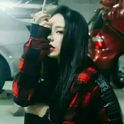 超拽霸气的抽烟女生qq头像伤感没名没份的醋吃着最酸