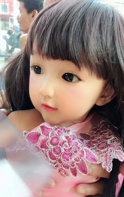 女孩因太好看被质疑是假人,妈妈晒出家人照片力证颜值是遗传
