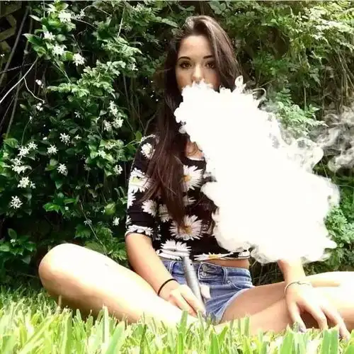女人遇上了电子烟,谁恋上了谁深夜福利
