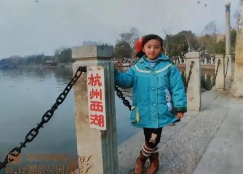 我,41岁美女大学老师,被小14岁男友宠成宝,秘籍不止靠金钱