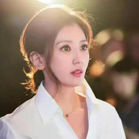 她起名字太有文化了,尤其是大女儿的名字很好听贾静雯