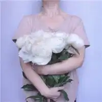 抱花的女孩头像唯美抱花的可爱女生头像