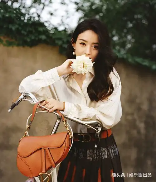 赵丽颖放开后女神气质翻倍,衬衣少扣两颗扣子,冯绍峰该发话了
