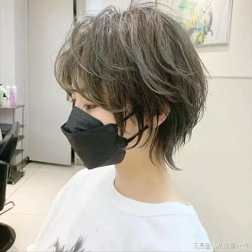 简约不失时尚,新款短发烫发上线,让你瞬间变身时尚icon