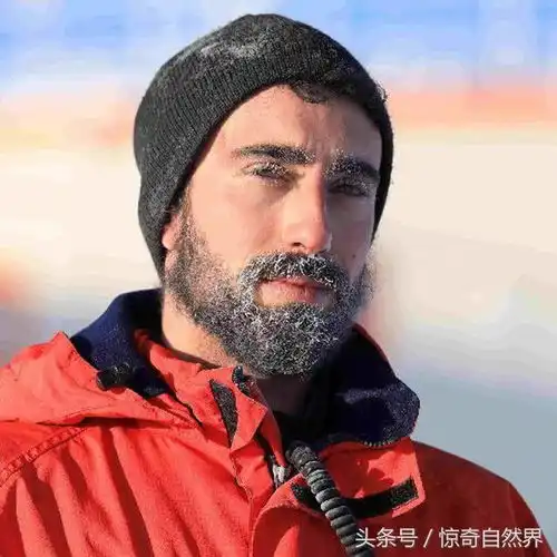 男子在70c的南极室外进行烹饪实验还没放进锅里就成冰了