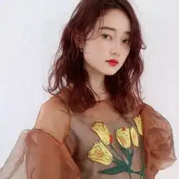 她是日本新晋的00后麻豆,肉肉的大方脸却让她自带高级感,显瘦会穿原来这么重要