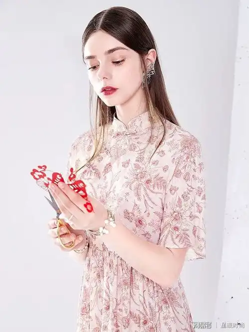 国庆就穿国风旗袍,做一回惊艳时光的古典美人,精致唯美辨识度高