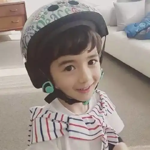 头像温暖人心的小正太