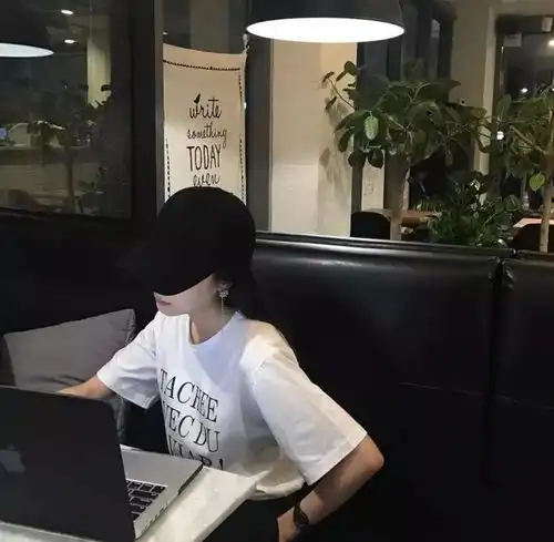 我的眼睛一做梦就看见你一闭上就想哭泣