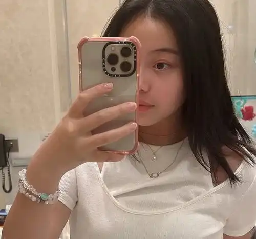 除了肖战还有明星过生日高圆圆穿小黑裙拍写真,姚晨晒旧照庆生