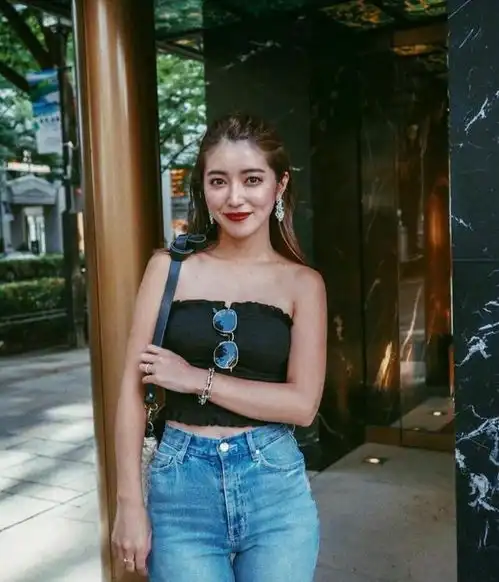 怎么拥有复古感加点元素就可以啦,气质立马港风