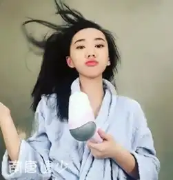 闫妮和前夫18岁漂亮女儿近照曝光组图