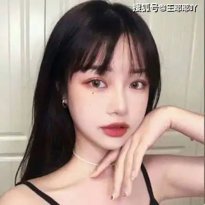 搞笑gif随着水花跳起来的瞬间是真的快乐了