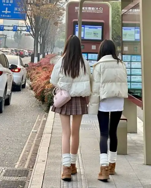 周一内涵囧图云飞系列美女这身材比例是真的好