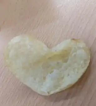 妹子吃薯片一口吃掉120000肠子都毁青了