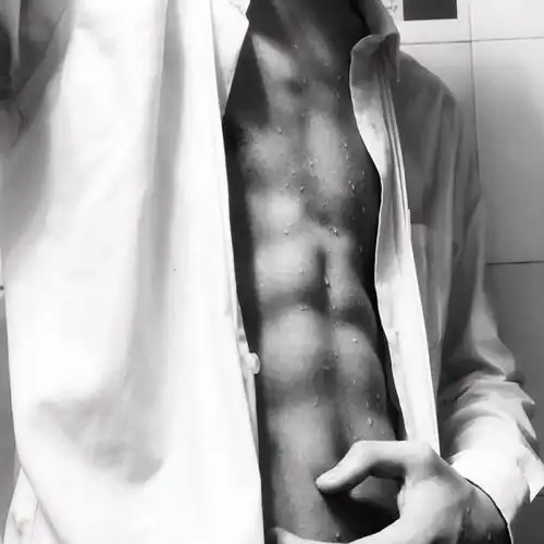 男人腹肌怎么练才能赢得女生欢呼
