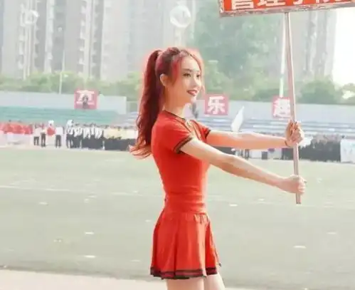 高中女生凭一己之力,将运动会变成选美比赛,男同学目不转睛