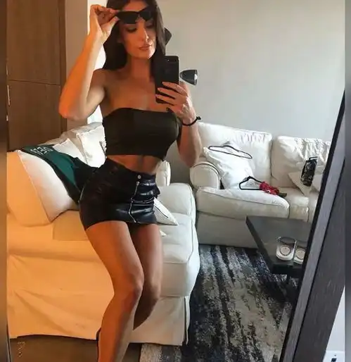 加州健身女神秀娇躯,腹肌秒杀男人