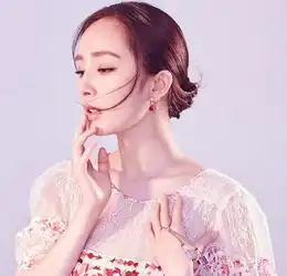 高清杨幂甜美登封面优雅驾驭粉红轻奢风