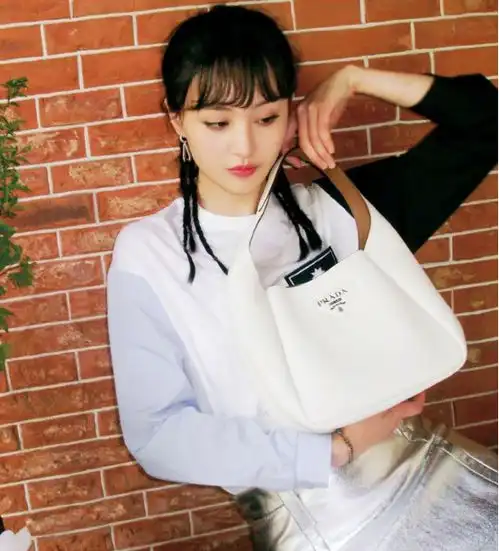 郑爽的居家穿搭不要太有魅力简洁风格也能尽显小女生感,真时髦