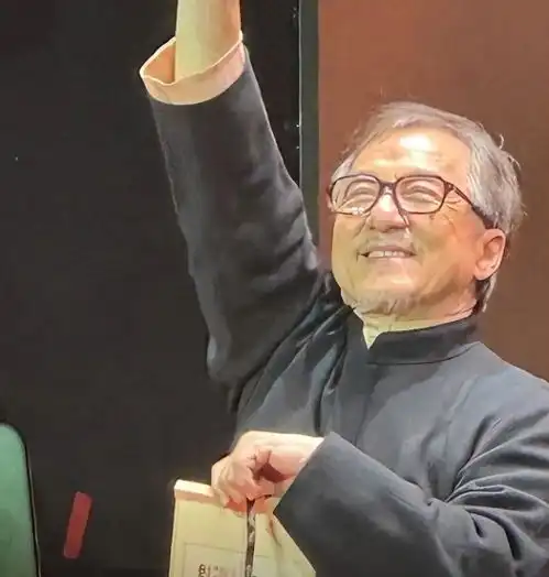 香港男神老了15位男星白发照,成龙一夜苍老,刘德华也逃不过