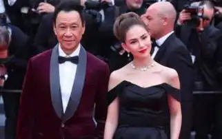 不放心还是宠昆凌和成熟男星走戛纳红毯,周杰伦隐匿人群中注视