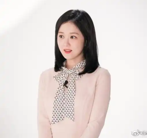 张娜拉晒呆萌近照,37岁仍如少女般清纯可爱,网友直呼童颜女神