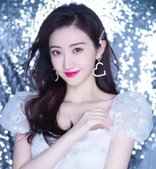 景甜公开承认整容,吐槽自己像悲伤蛙,却被很多女生羡慕