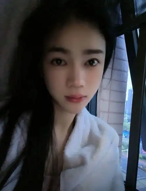 25岁抖音网红宣布变性,梦想成为高冷美女,模样让女生自叹不如