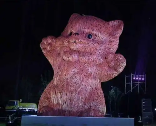 大黄鸭之父新作粉红猫亮相上海身高达10米