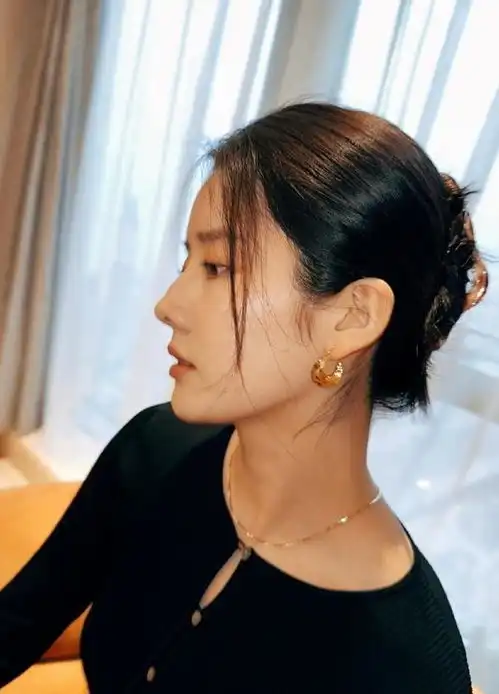 女星景如洋朴素打扮,貌似刘亦菲,秀丽清纯可人