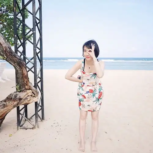 短发女生海滩着装的正确打开方式