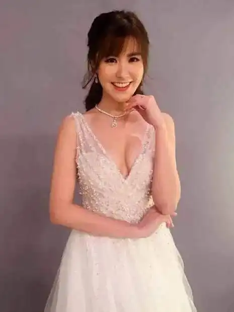 香港十大90后美女都是肤白貌美魔鬼身材凭缘何难大红