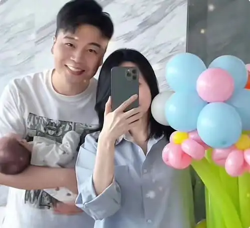 主持人沈涛携全家出行,妻子侧颜撞脸许晴,气质不输王牌女郎费费