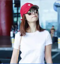 林心如身穿白色t恤搭配破洞牛仔裤现身机场笑容灿烂宛如活力少女