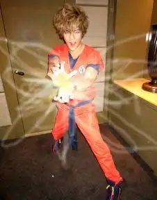 破壁男神汪东城酷爱cosplay连手机都用美图m8s七龙珠限量版