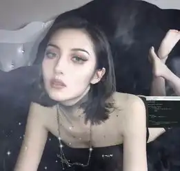 头像爱笑的女生不会太差,但会有很多鱼尾纹