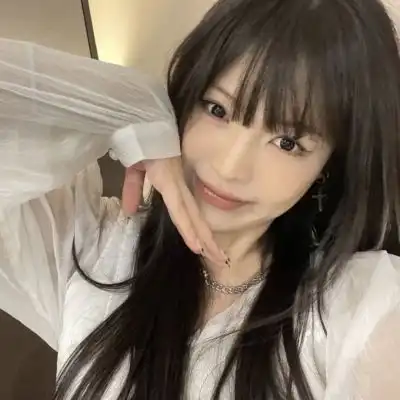 甜甜的又很酷酷的美女微信头像很干净又很好看的酷酷的美女