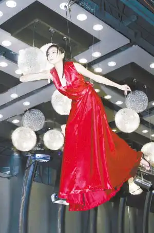 6款搭配助你成为年会焦点