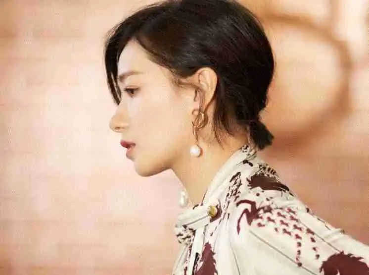 她是娱乐圈最干净女星,拒绝导演无理要求被封杀,如今和胡歌搭戏
