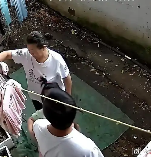 女子开空调遭丈夫家暴,婆婆言语挑唆看懵网友,这样的母子太少见