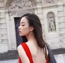 一个女人的性格气质,看她穿什么颜色的衣服就知道