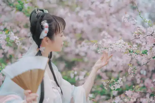 汉服小仙女几丝柔绿乍和烟