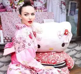 赏海精品5她被称为生错时代的女人,每一张照片都是一种惊艳的美...