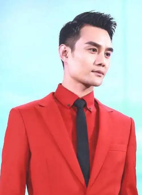 王凯李易峰冯铭潮韩庚黄轩男星迷人红色西装你最喜欢谁