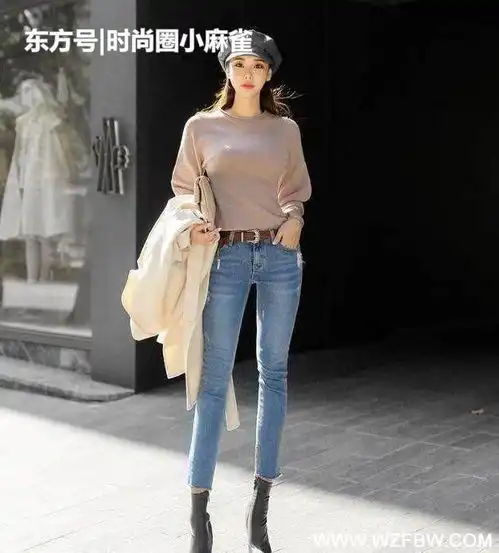 街拍美女靓丽时尚的紧身仔裤小姐姐,穿出了与众不同的气质