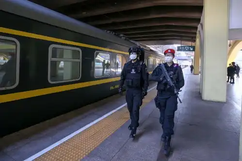 反差萌当北京站持枪女特警遇上鲜花,竟这么可爱