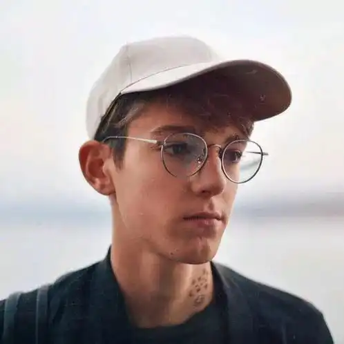 帅气欧美风男生头像但愿离去是幸,我愿永不归来